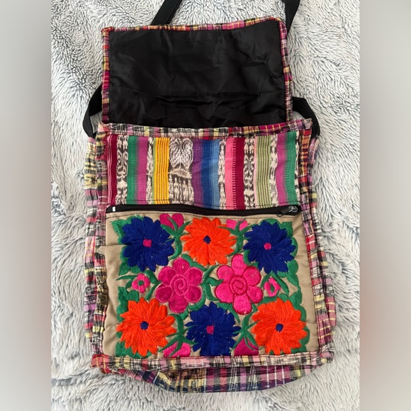 Embroidered crossbody handbag - Picture 5 of 10